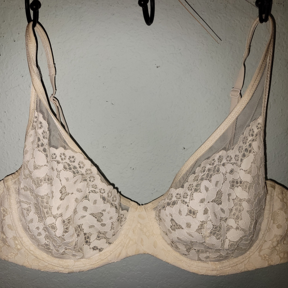 Elegant Lace Underwire Bra - Cream